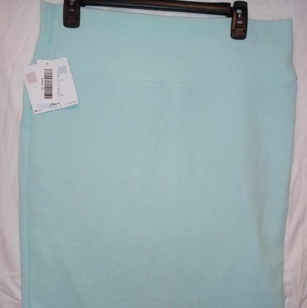 🔥3/$36LulaRoe Cassie Skirt